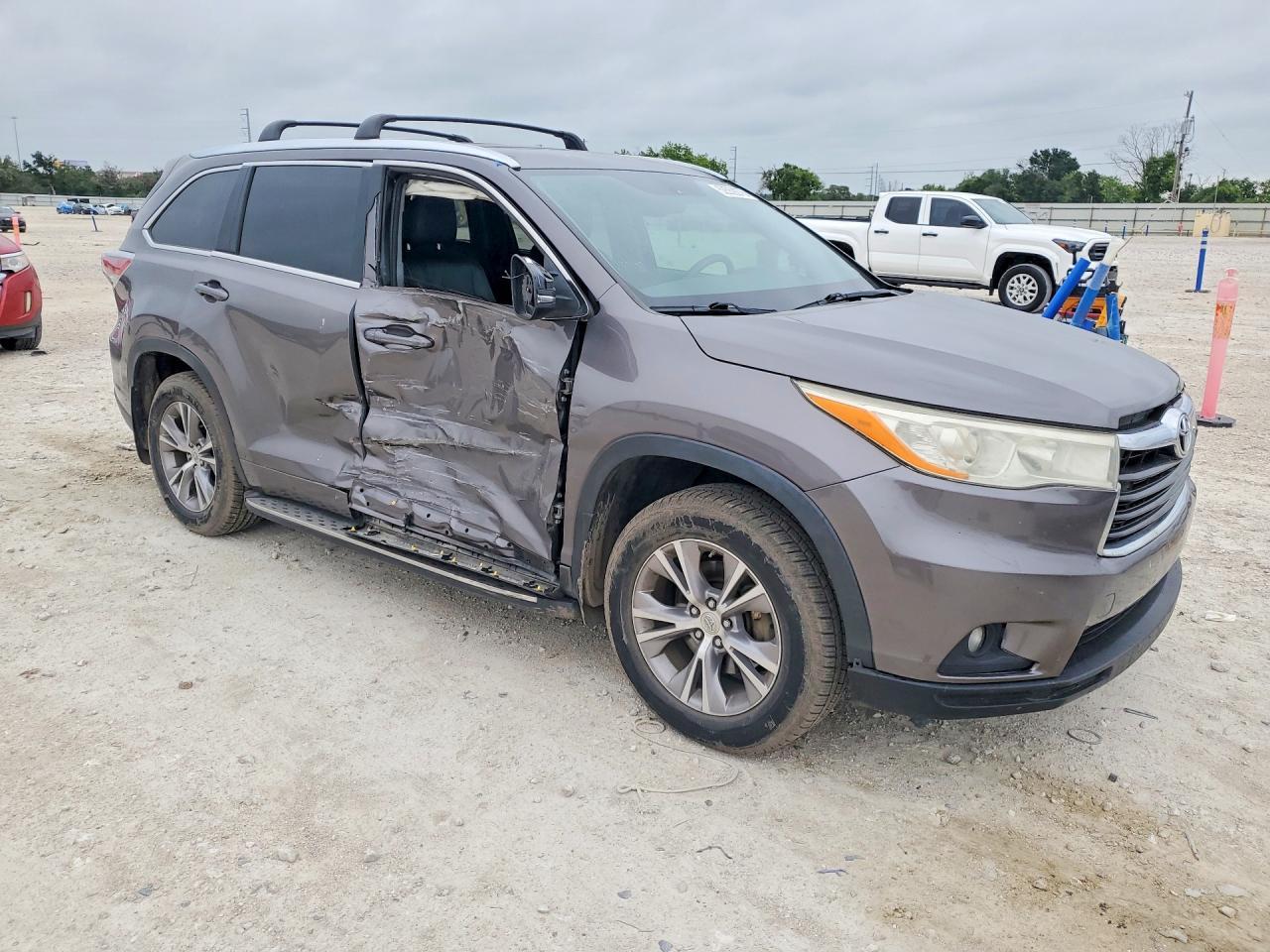 2015 TOYOTA HIGHLANDER