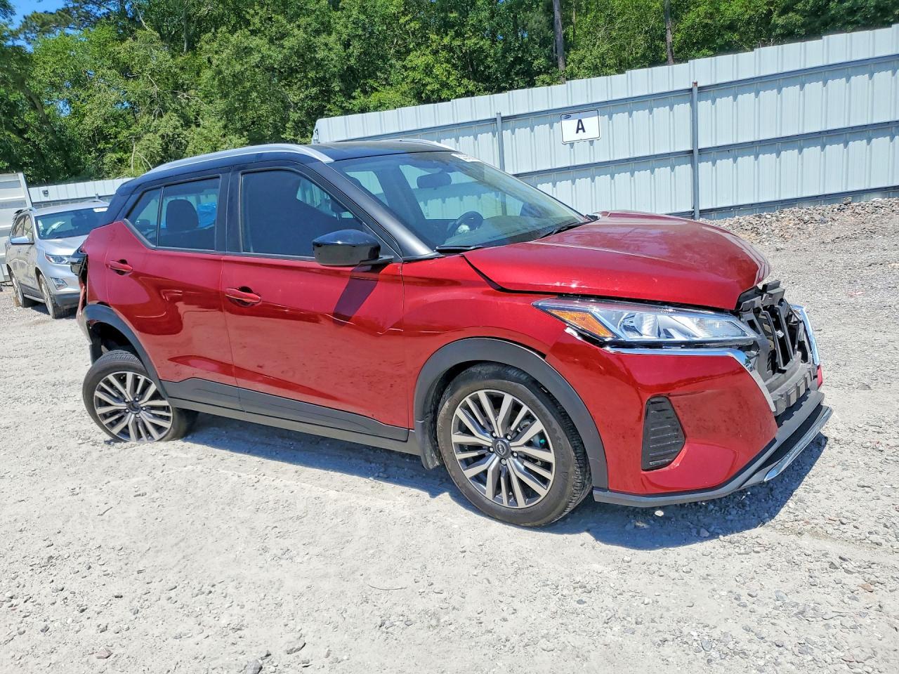 2024 NISSAN KICKS