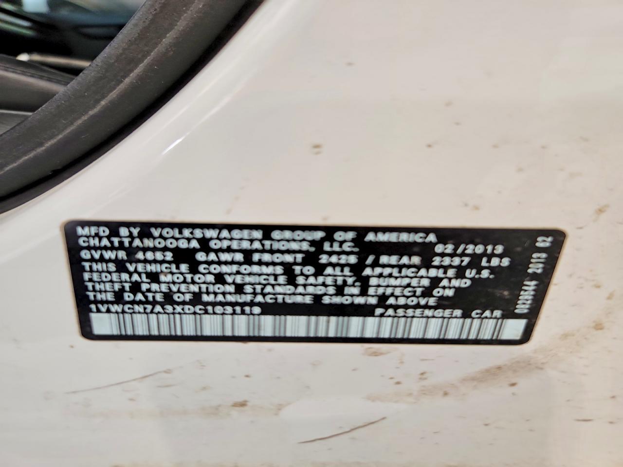 2013 VOLKSWAGEN Passat