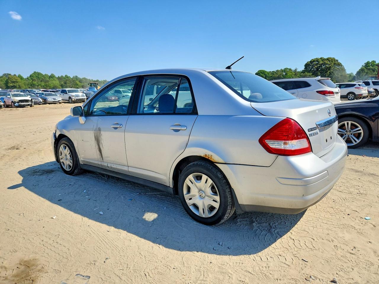 2010 NISSAN VERSA