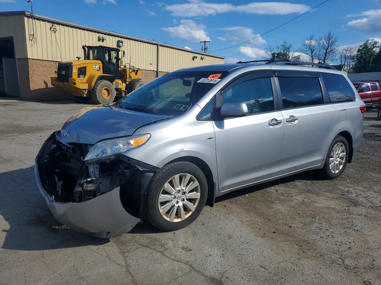 2016 TOYOTA SIENNA