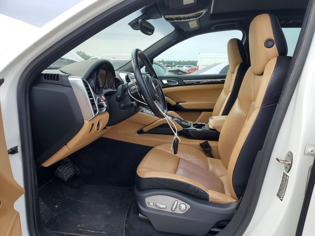 2016 PORSCHE CAYENNE