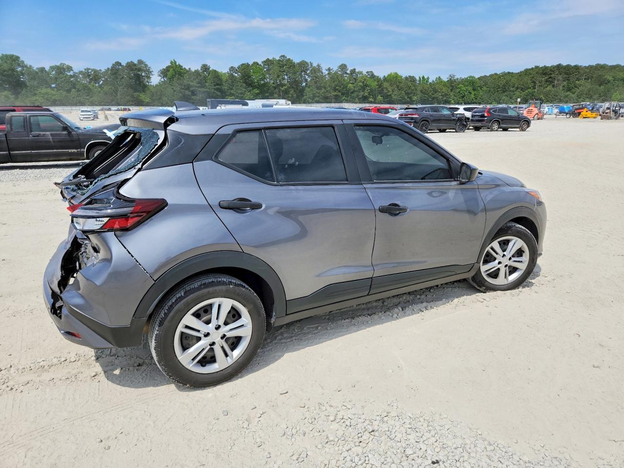 2024 NISSAN KICKS