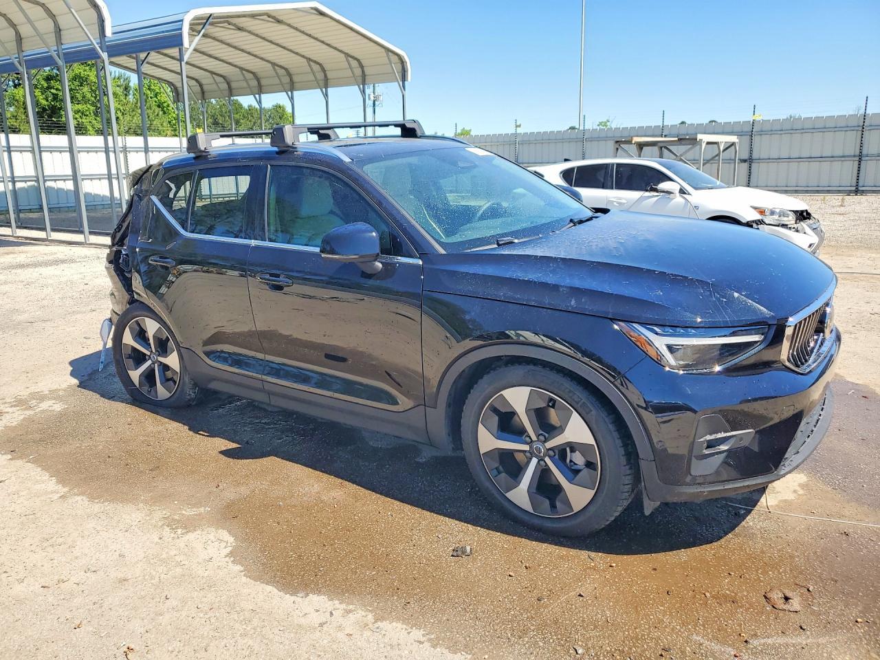 2025 VOLVO XC40