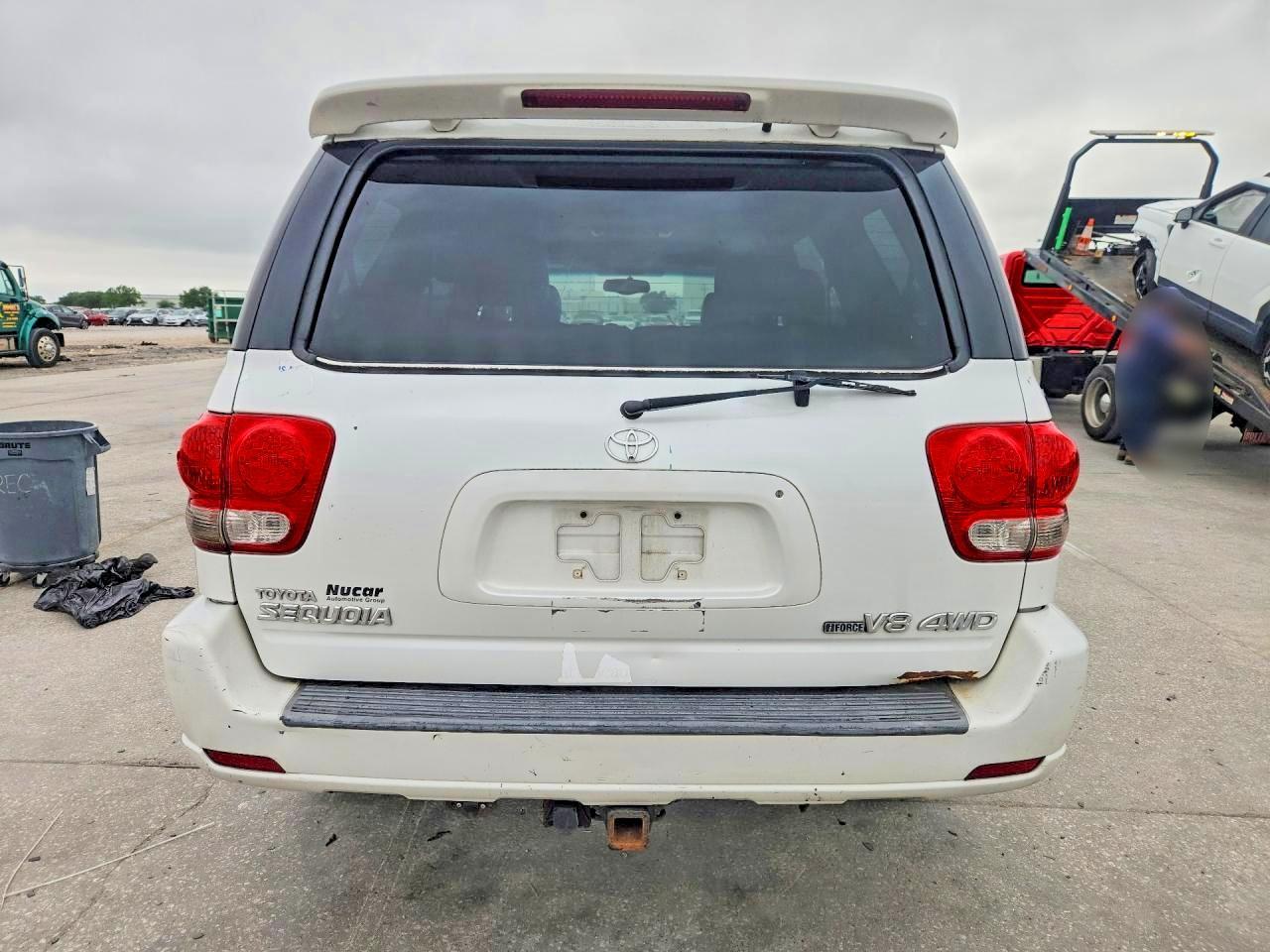 2005 TOYOTA Sequoia