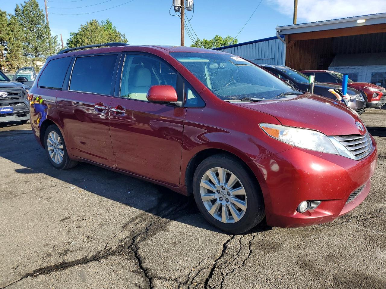 2015 TOYOTA SIENNA
