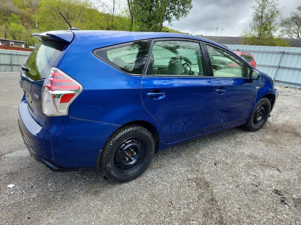 2017 TOYOTA PRIUS V