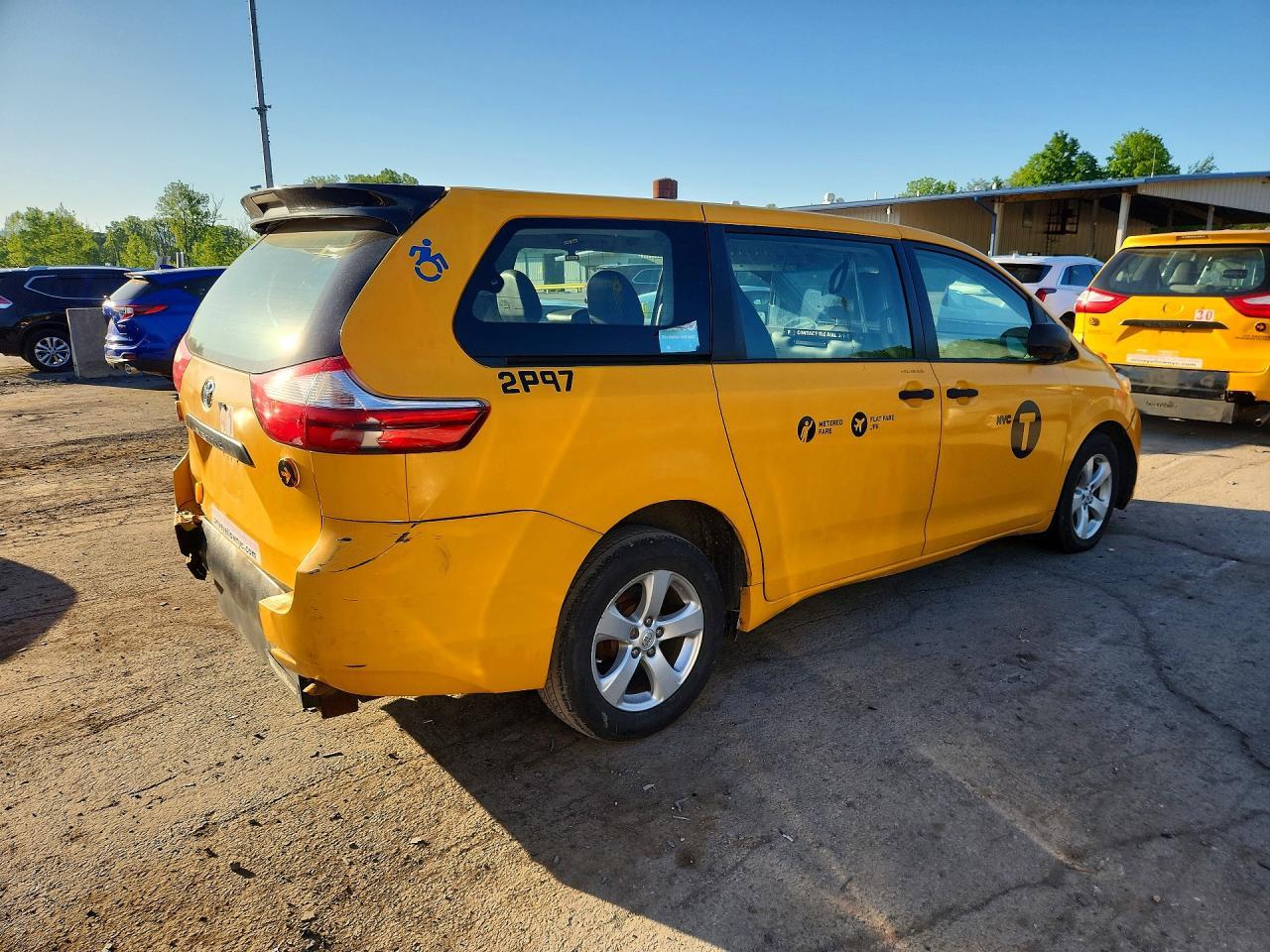 2016 TOYOTA SIENNA
