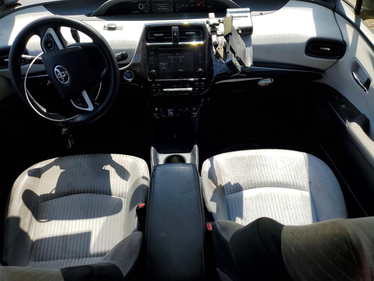 2016 TOYOTA PRIUS