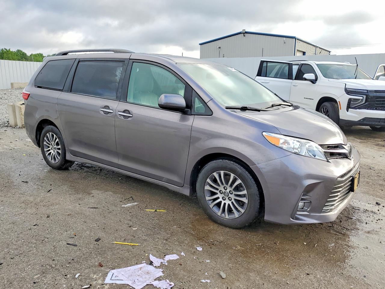2018 TOYOTA SIENNA