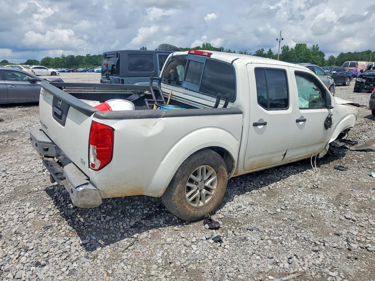 2015 NISSAN Frontier