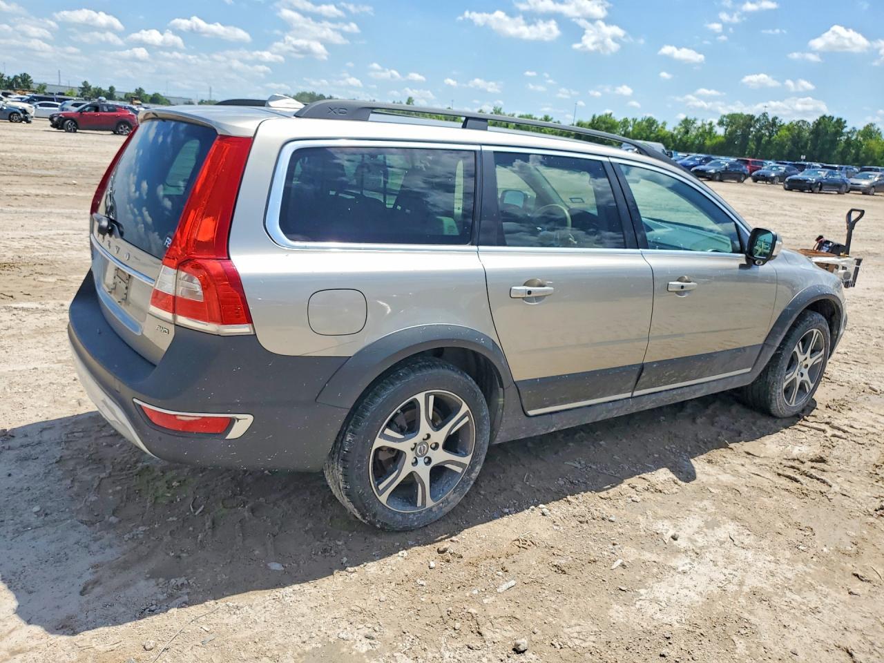 2015 VOLVO XC70