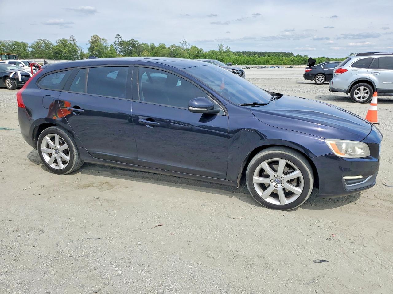 2017 VOLVO V60