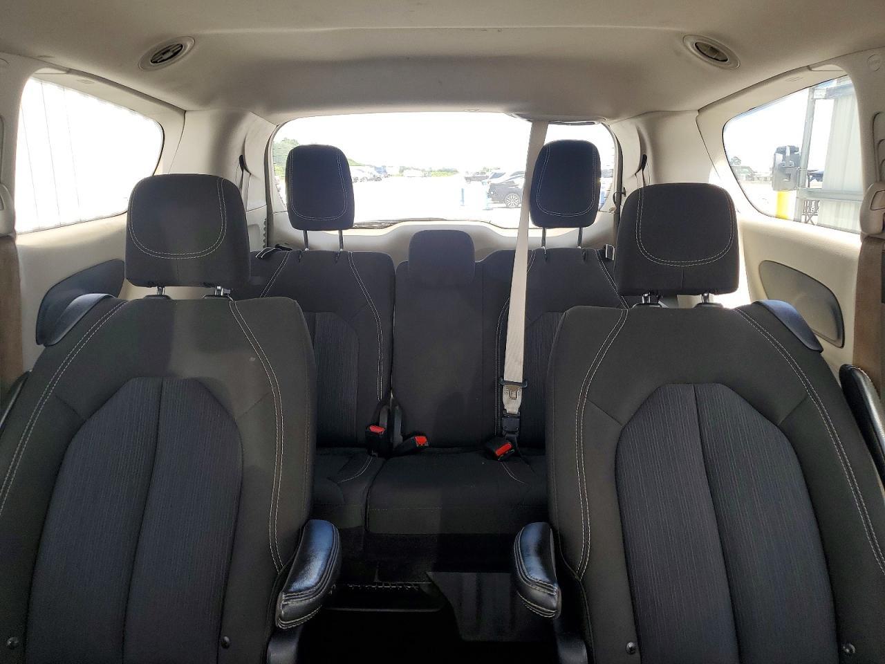 2023 CHRYSLER Voyager