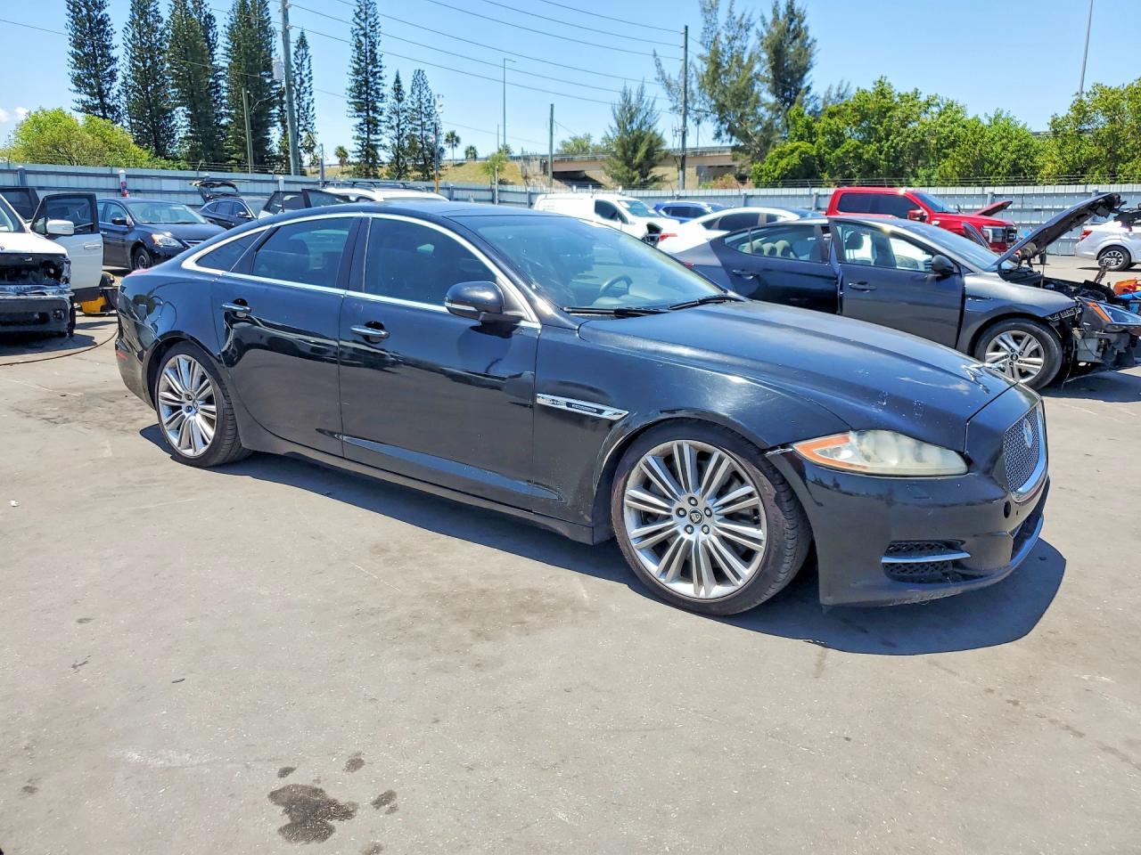 2012 JAGUAR Xj-Series
