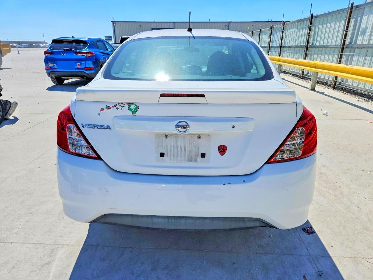 2016 NISSAN VERSA