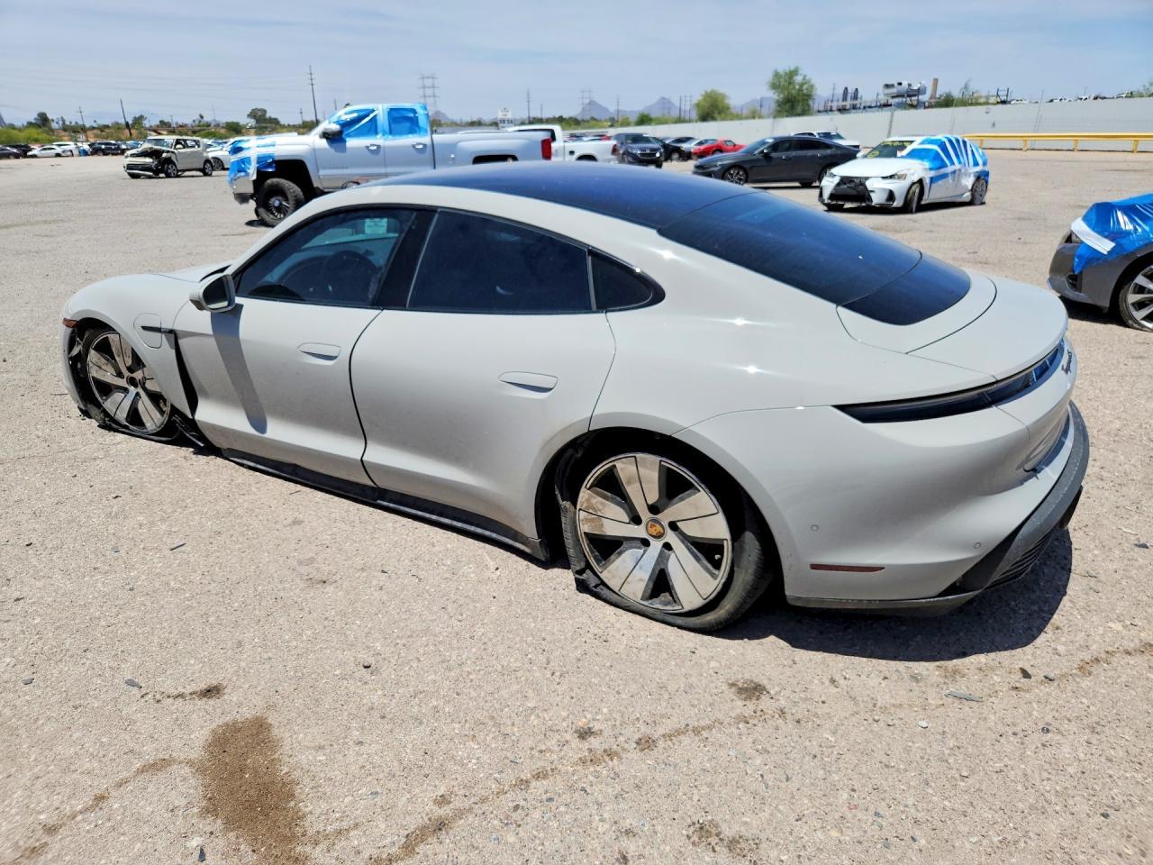 2022 PORSCHE Taycan
