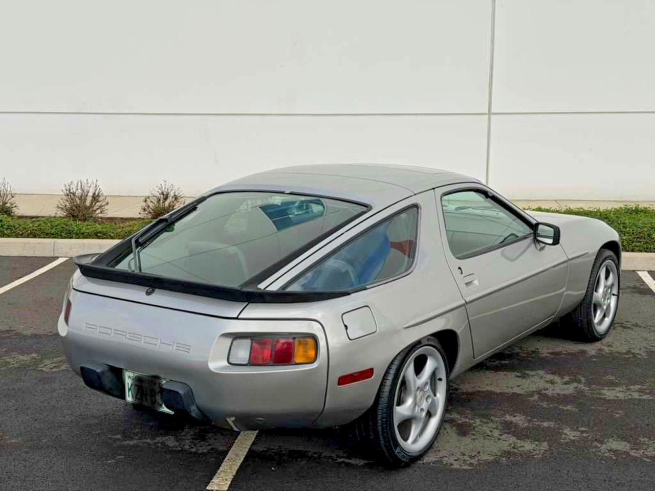 1982 PORSCHE 928