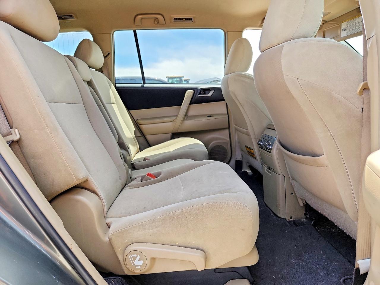 2011 TOYOTA HIGHLANDER