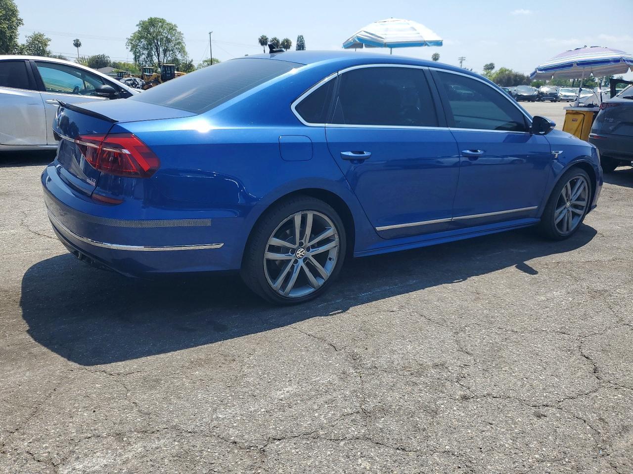 2017 VOLKSWAGEN Passat