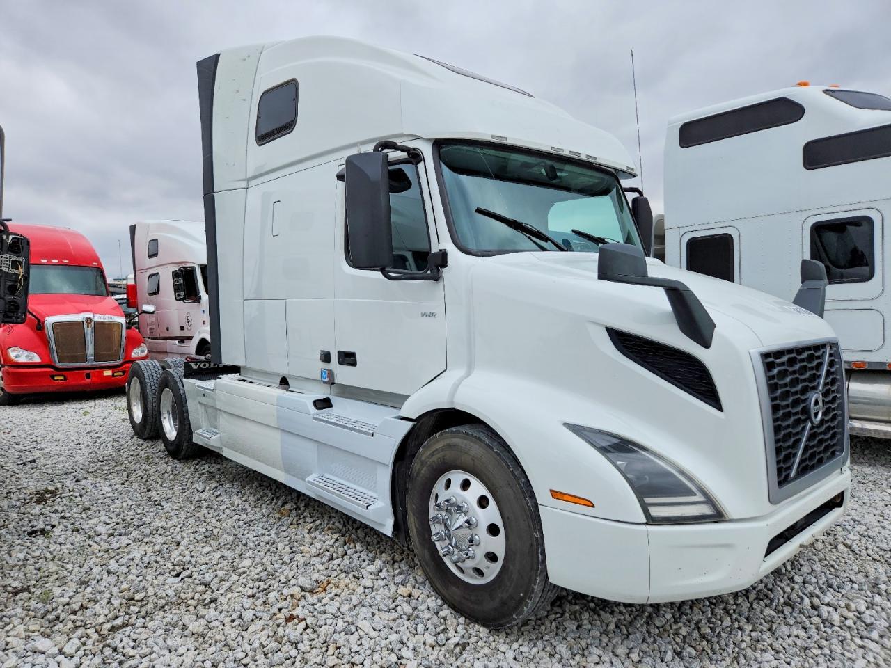 2024 VOLVO VNR