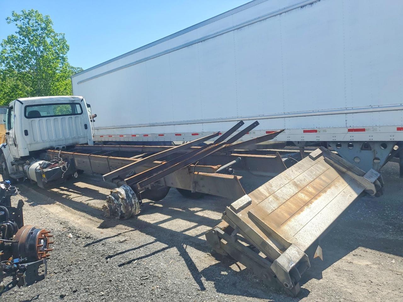 2014 FREIGHTLINER M2 106