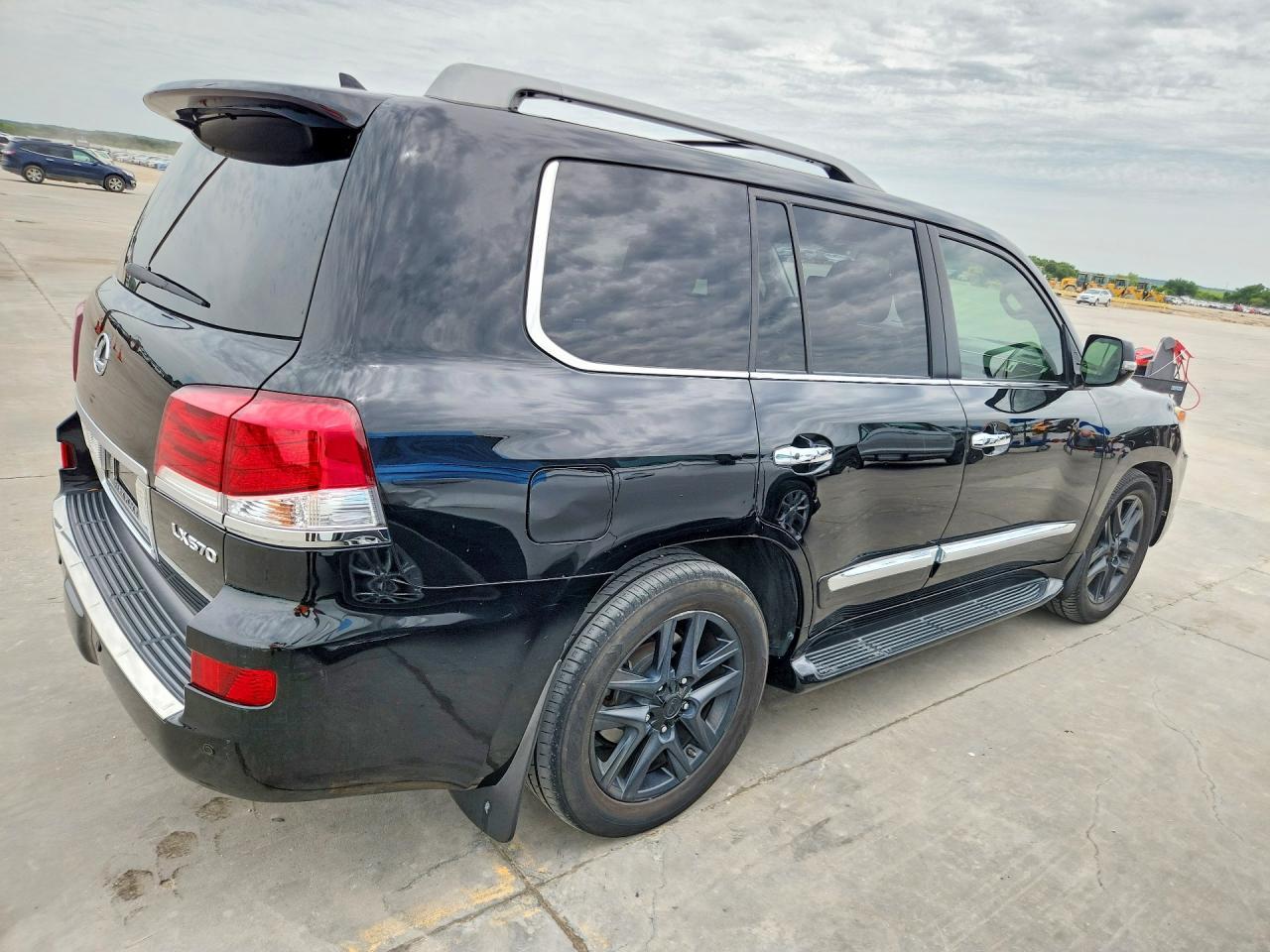 2015 LEXUS LX 570