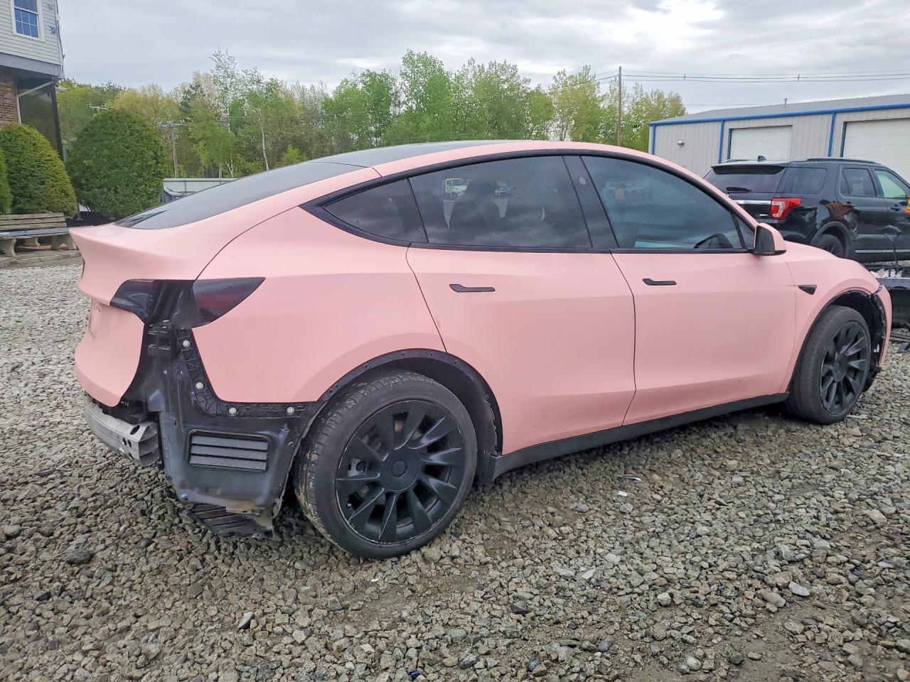 2024 TESLA MODEL Y