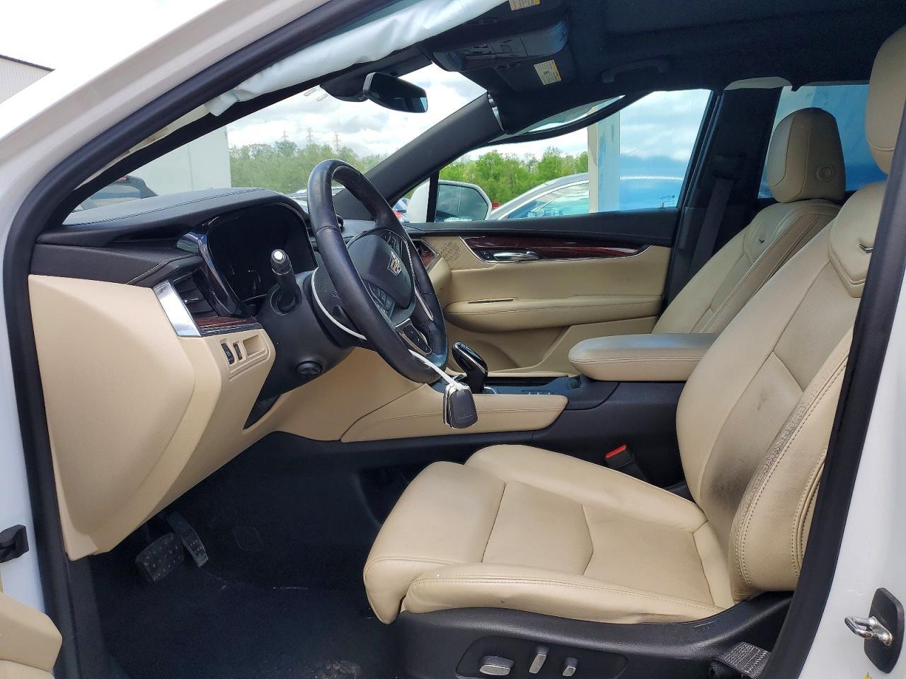2017 CADILLAC XT5