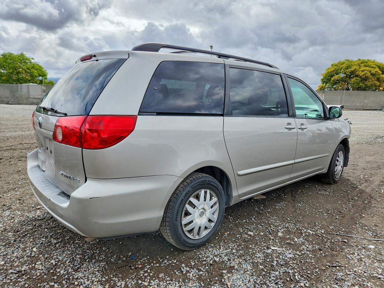 2009 TOYOTA SIENNA