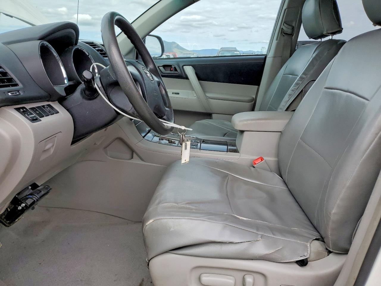2010 TOYOTA HIGHLANDER