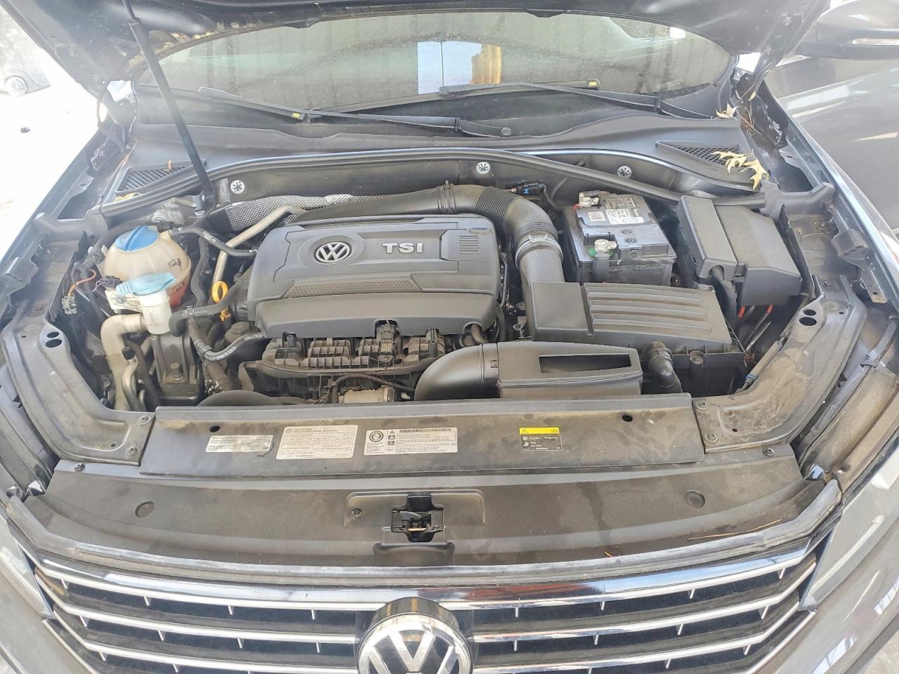 2016 VOLKSWAGEN Passat