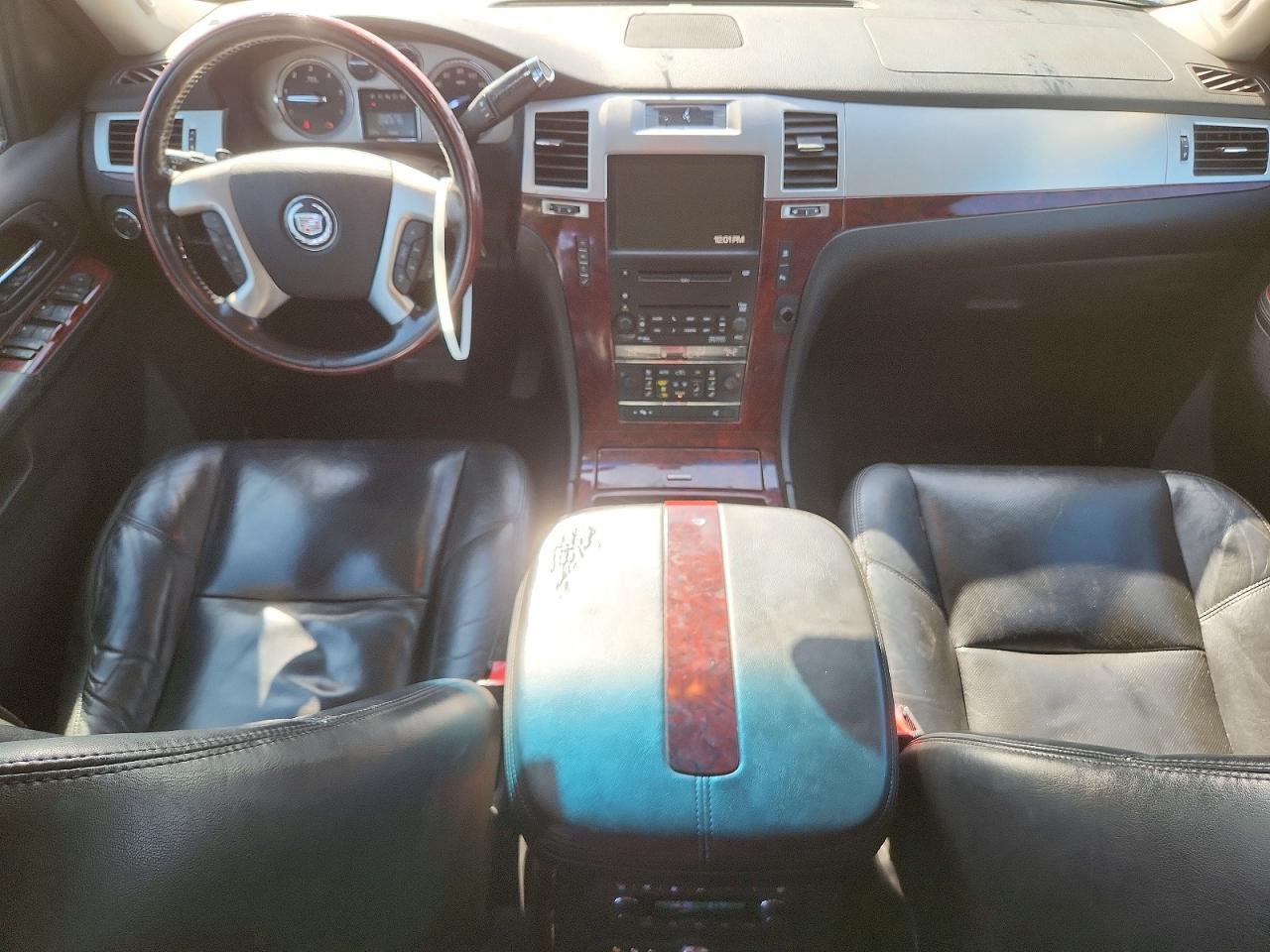 2010 CADILLAC ESCALADE