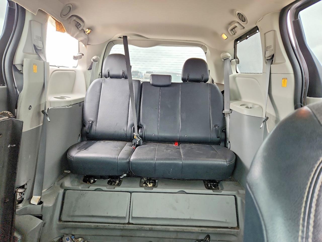 2012 TOYOTA SIENNA