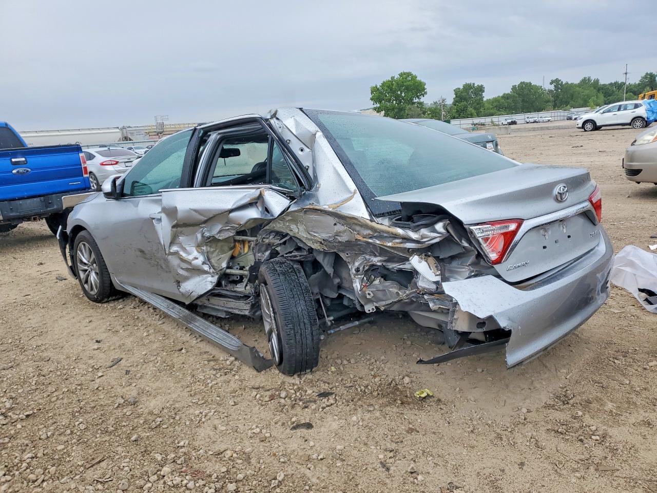 2017 TOYOTA CAMRY