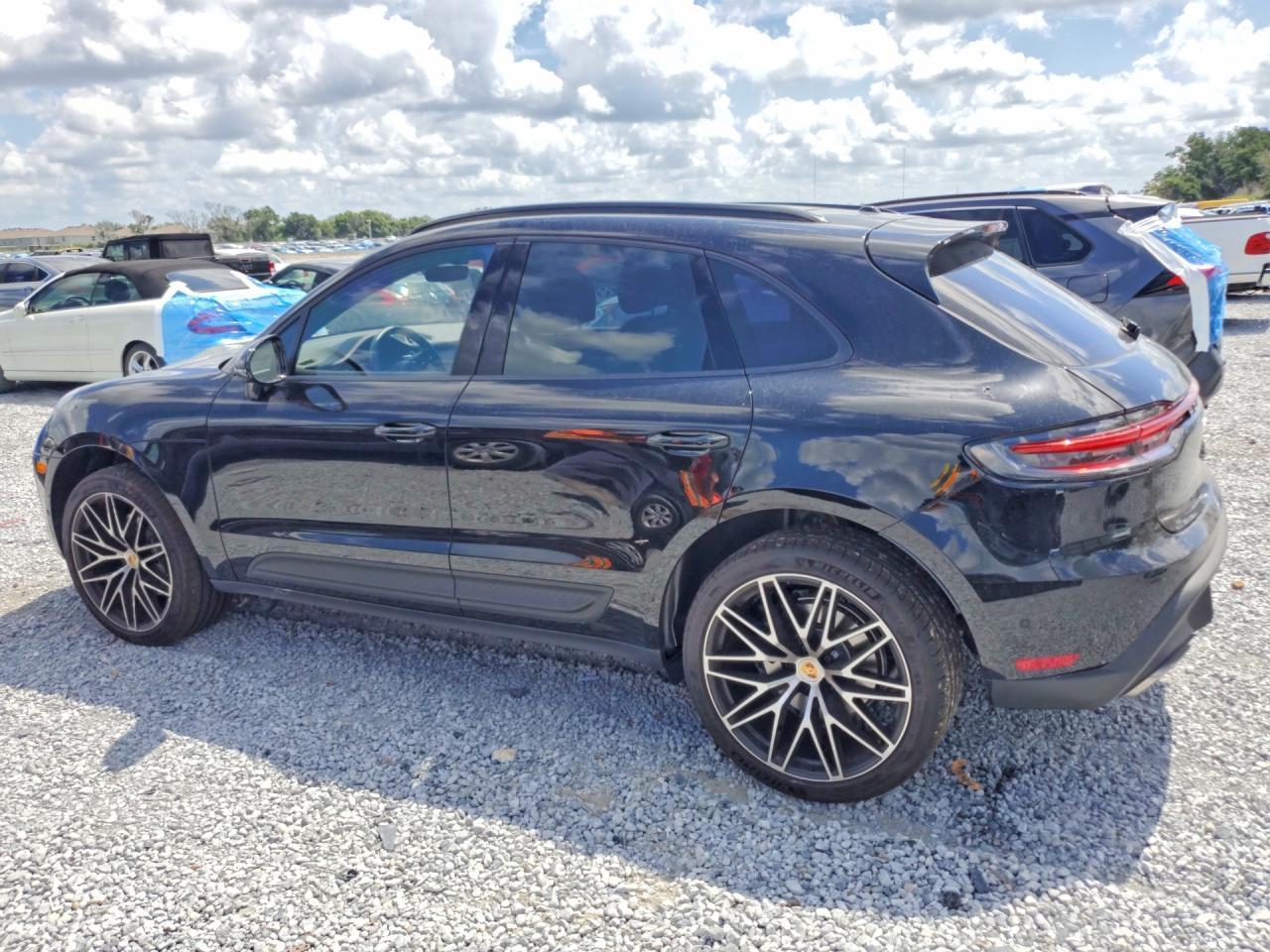 2025 PORSCHE Macan