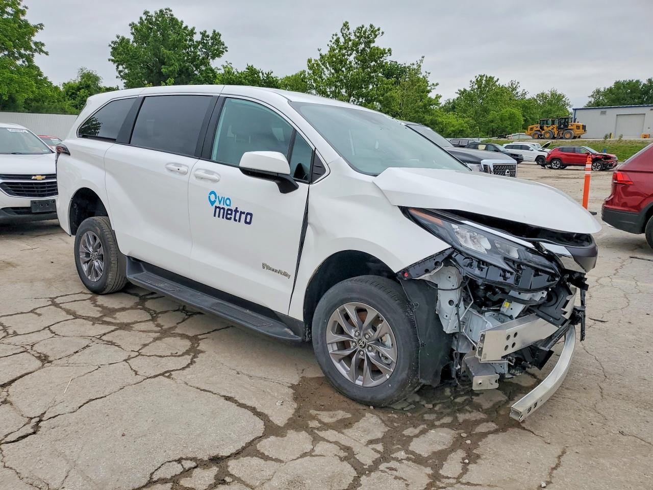 2025 TOYOTA SIENNA