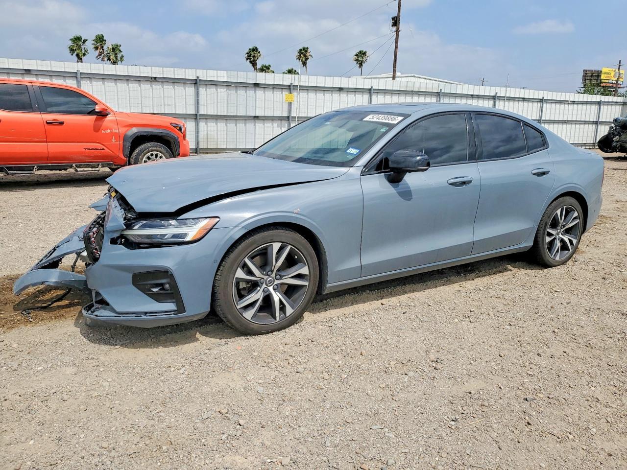 2022 VOLVO S60