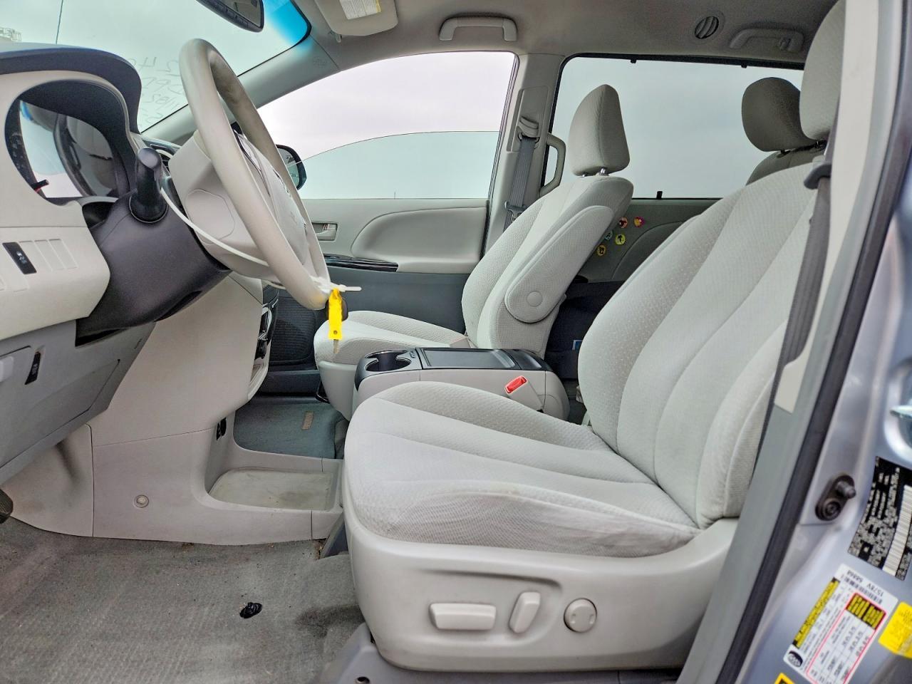 2014 TOYOTA SIENNA