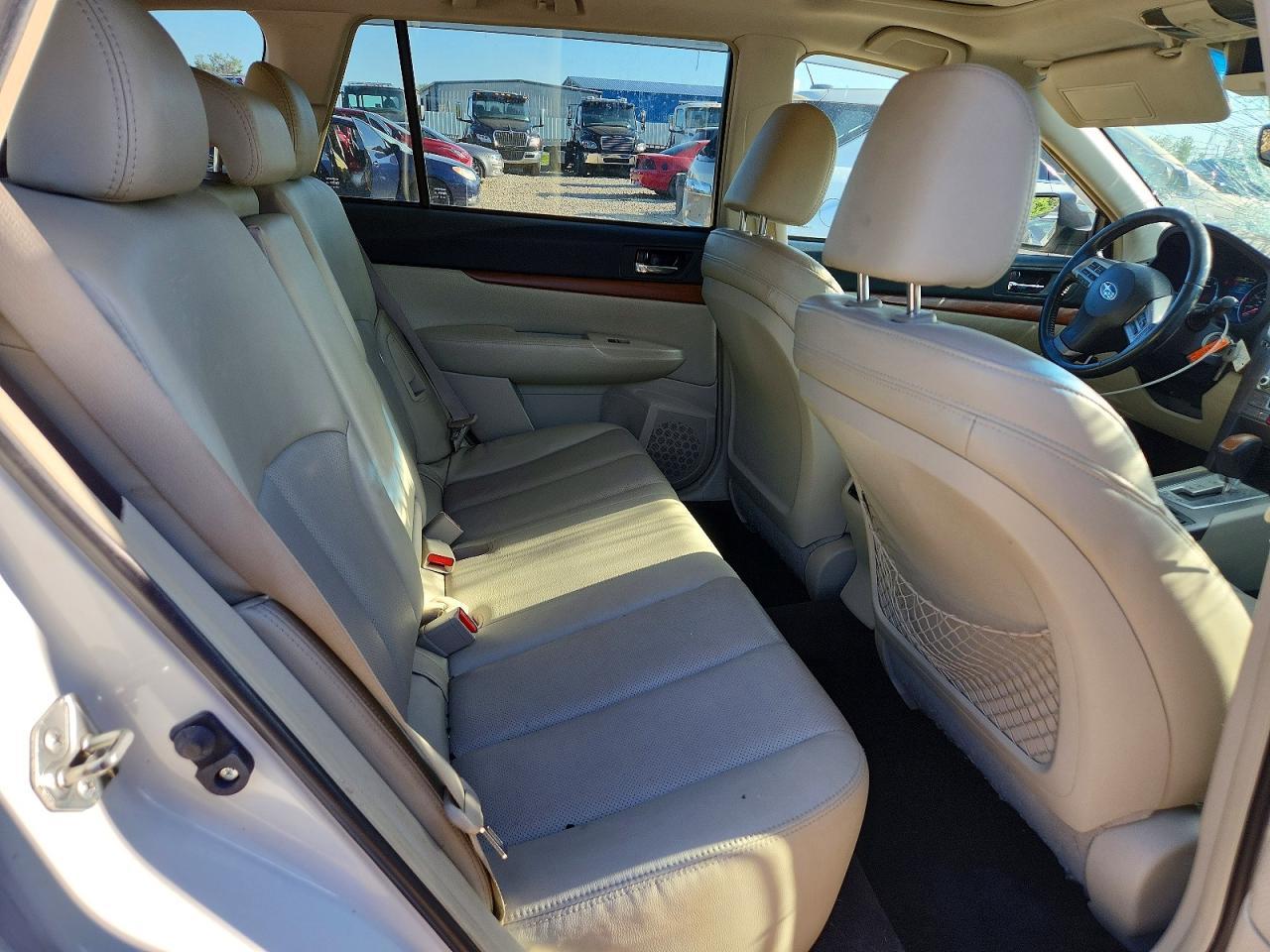 2013 SUBARU Outback