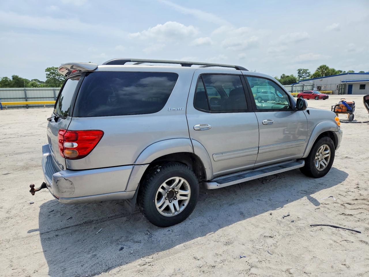 2004 TOYOTA Sequoia