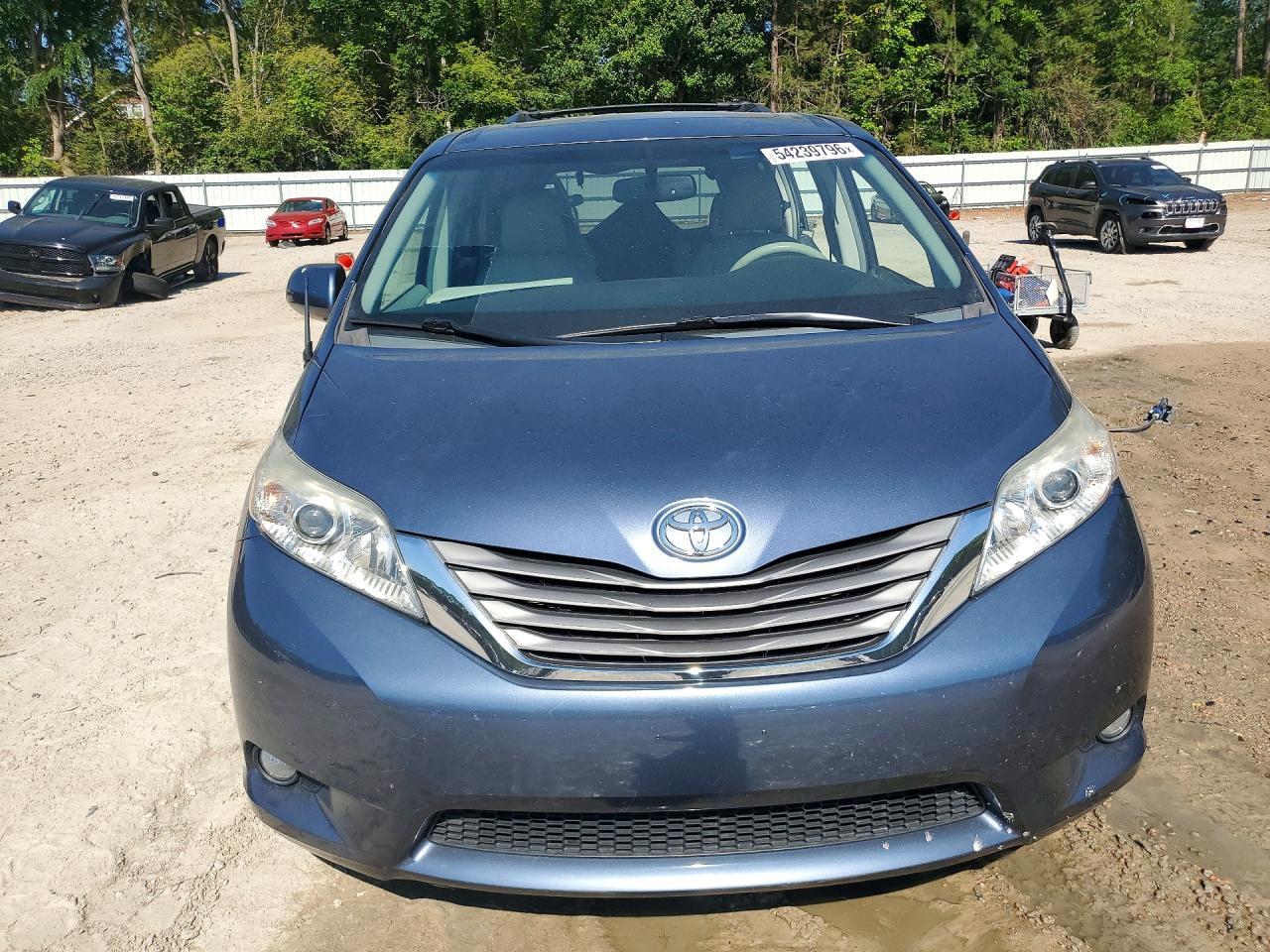 2014 TOYOTA SIENNA