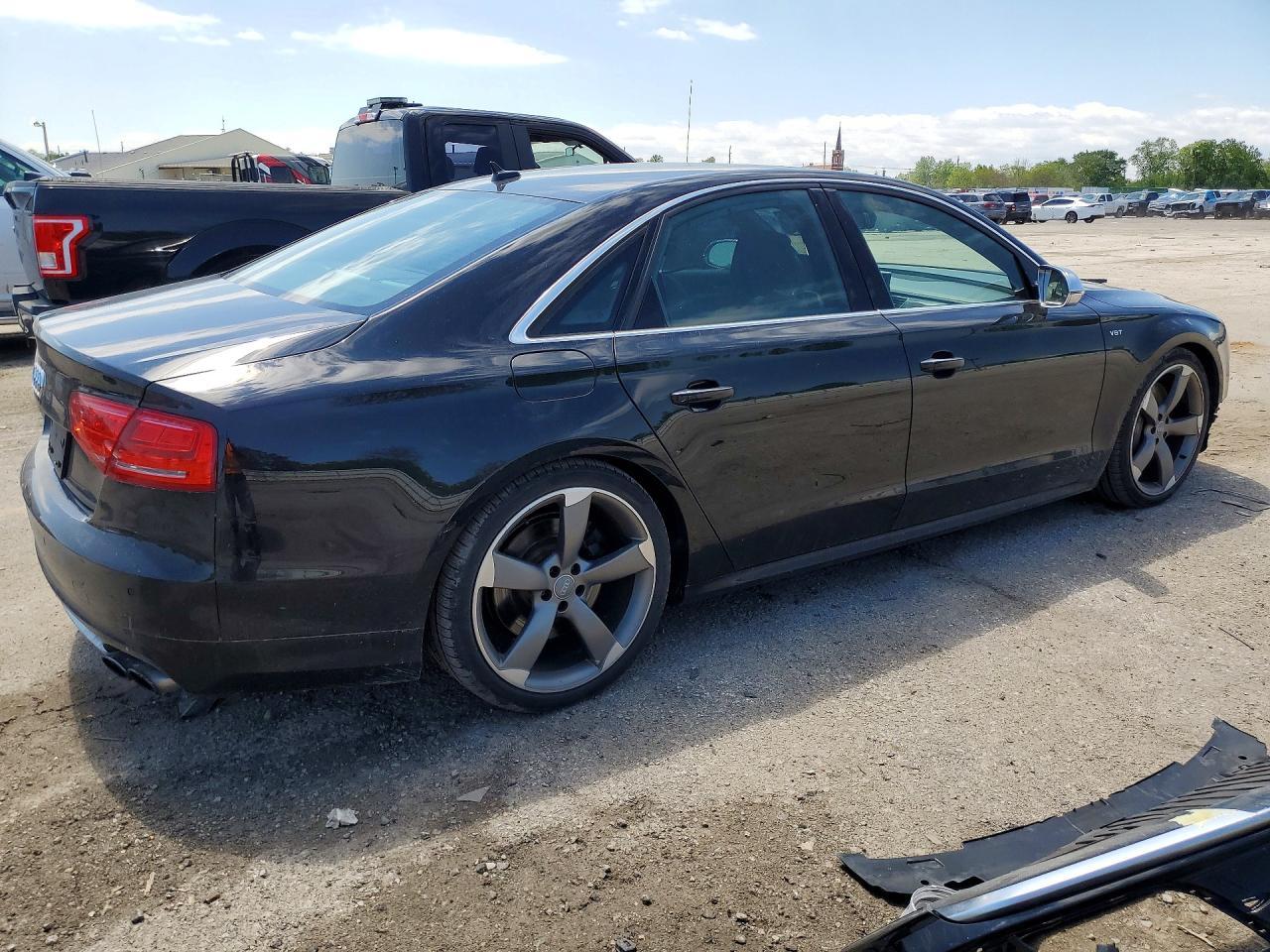 2013 AUDI S8