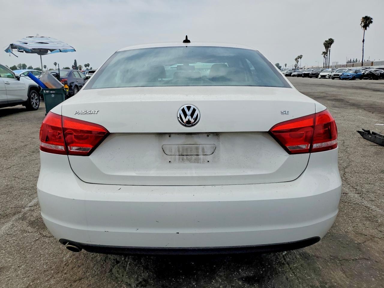 2012 VOLKSWAGEN Passat