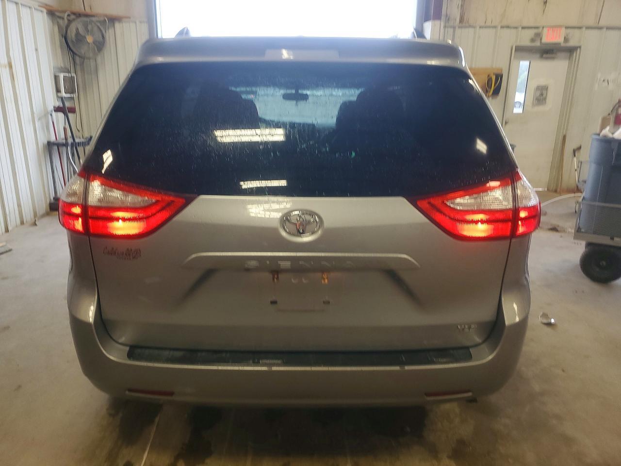 2017 TOYOTA SIENNA