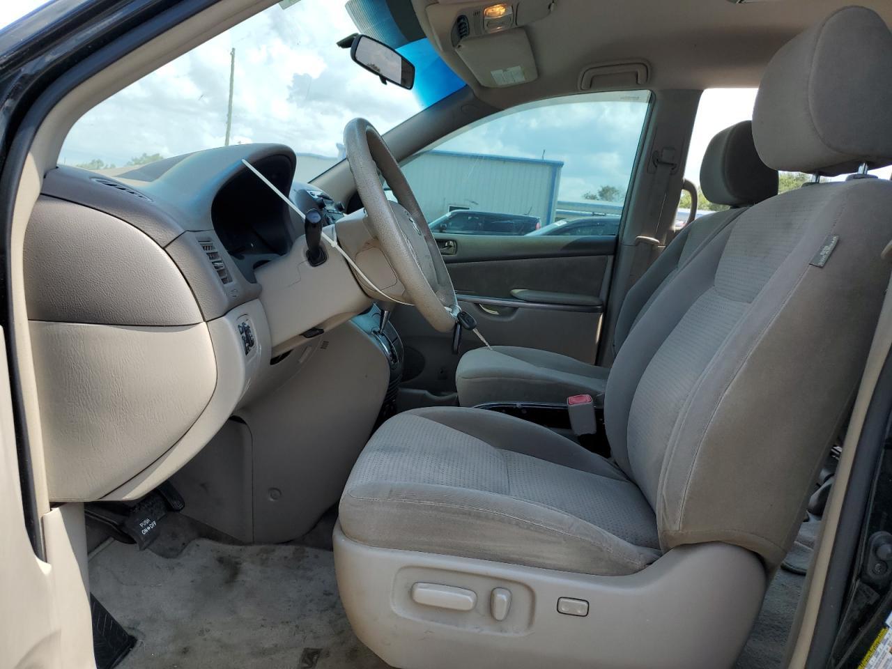 2010 TOYOTA SIENNA
