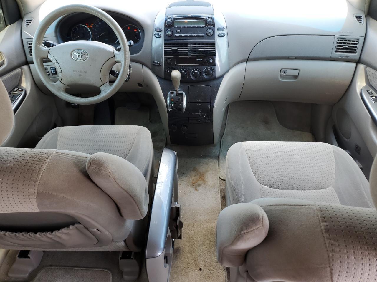 2010 TOYOTA SIENNA