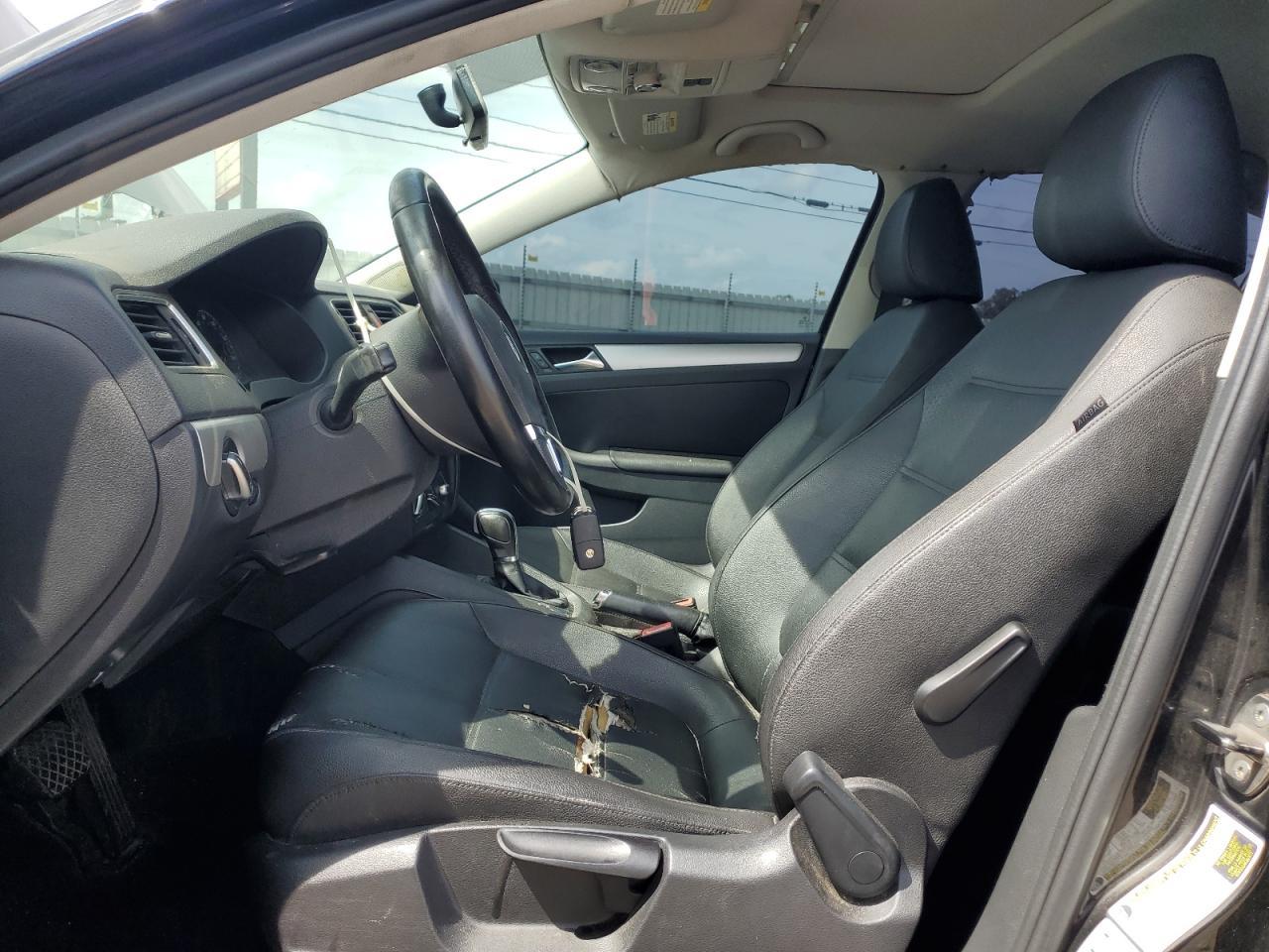 2011 VOLKSWAGEN JETTA