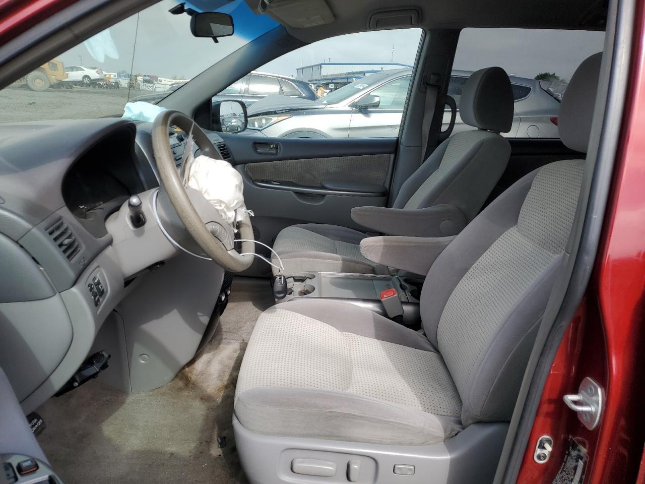 2009 TOYOTA SIENNA