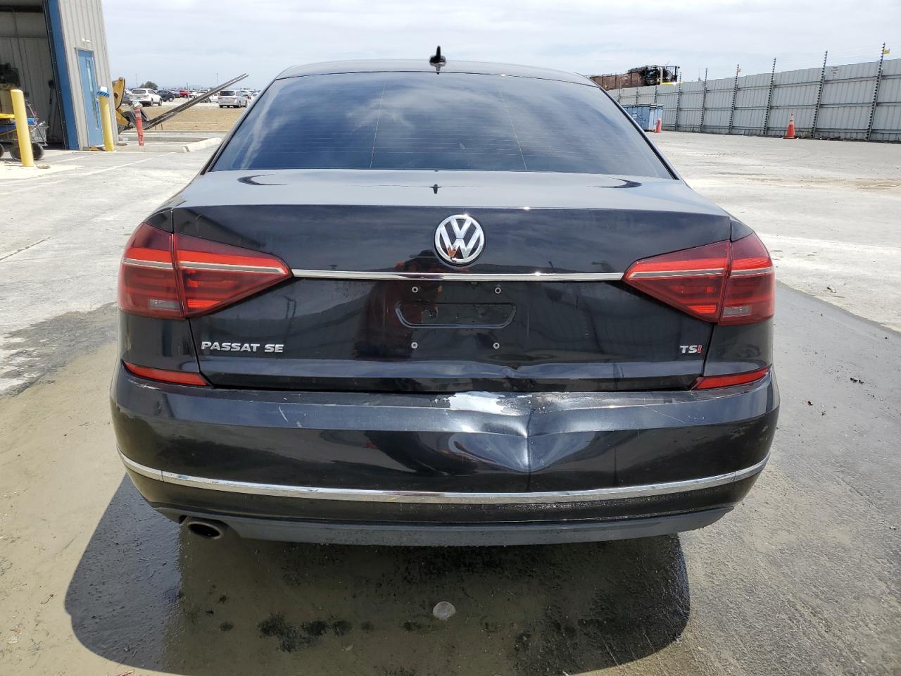 2017 VOLKSWAGEN Passat